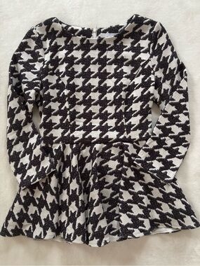 Dainty Jewell’s houndstooth top